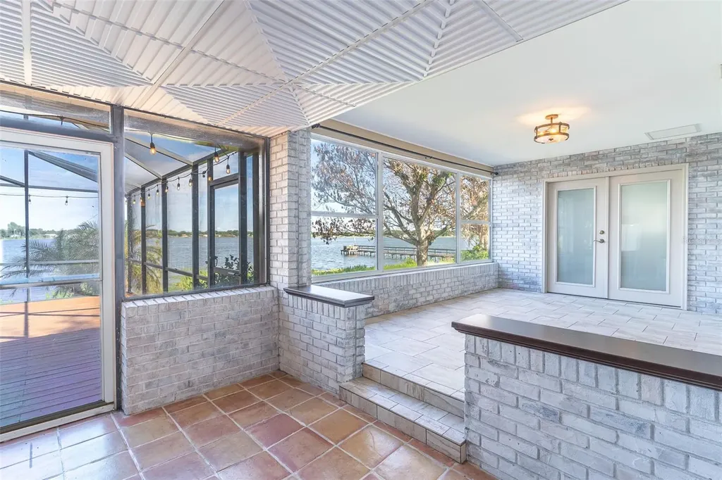 715 S Lakeside Terrace Eagle Lake FL 33839