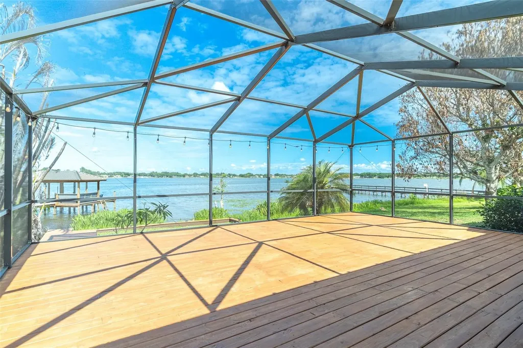 715 S Lakeside Terrace Eagle Lake FL 33839