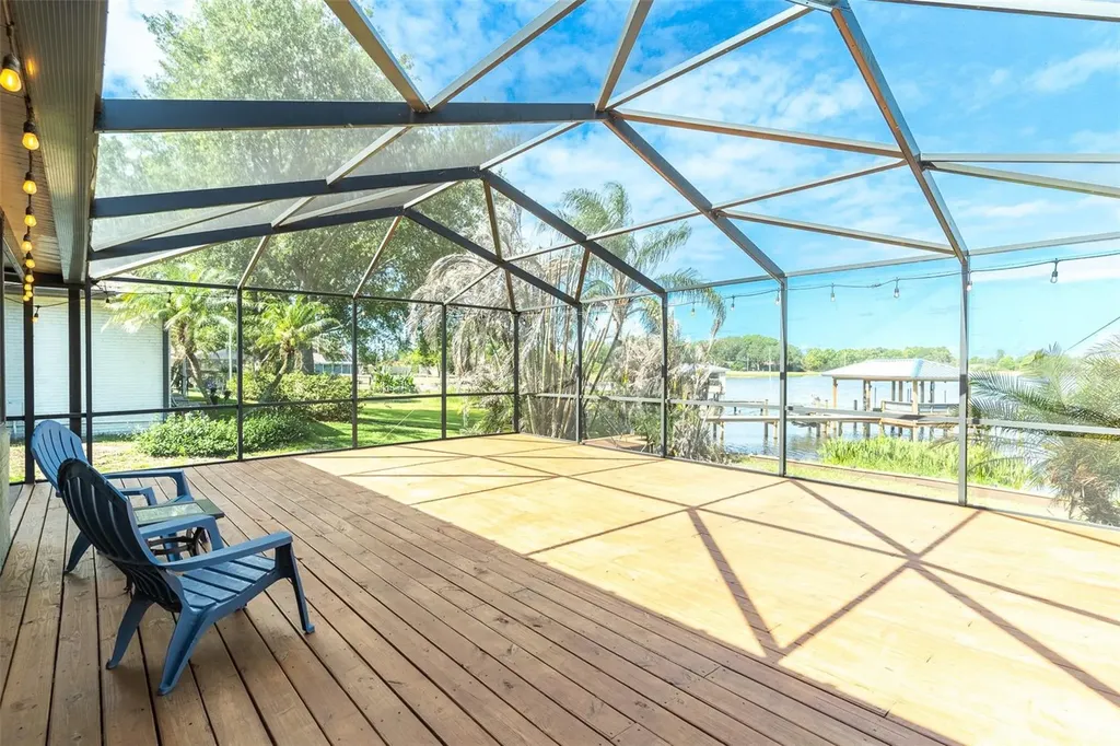 715 S Lakeside Terrace Eagle Lake FL 33839