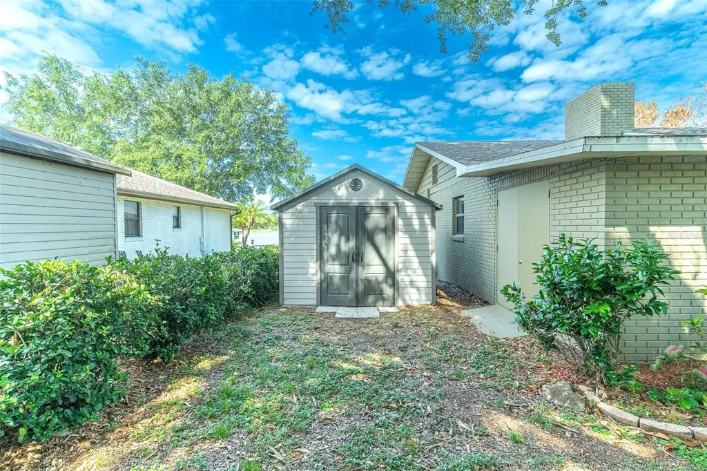 715 S Lakeside Terrace Eagle Lake FL 33839