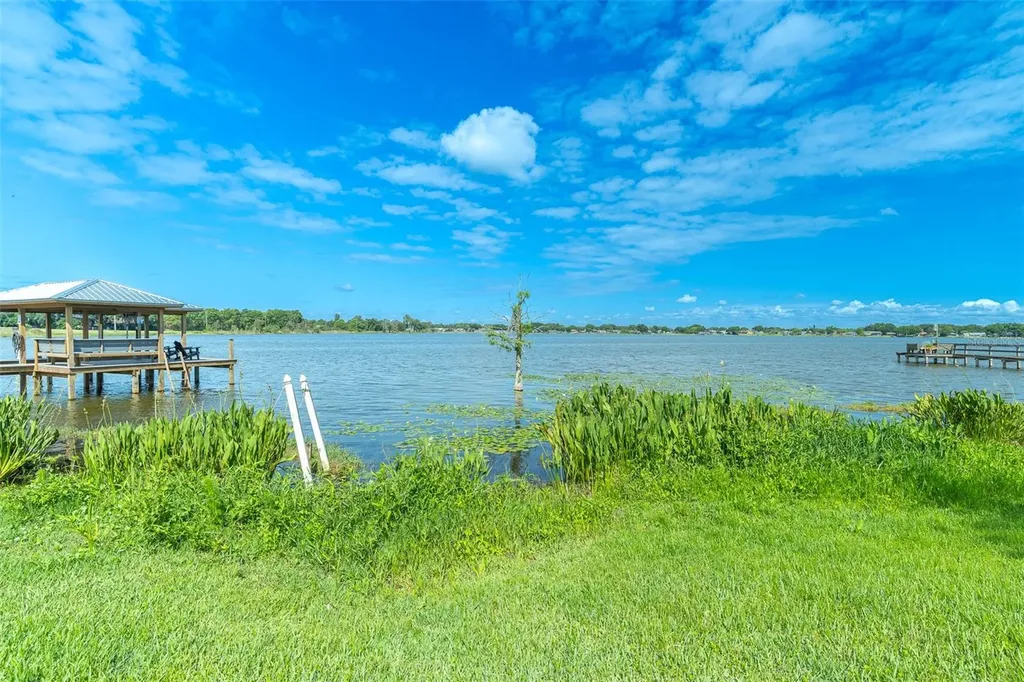 715 S Lakeside Terrace Eagle Lake FL 33839