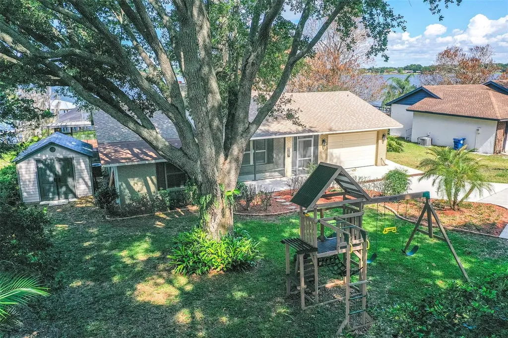 715 S Lakeside Terrace Eagle Lake FL 33839