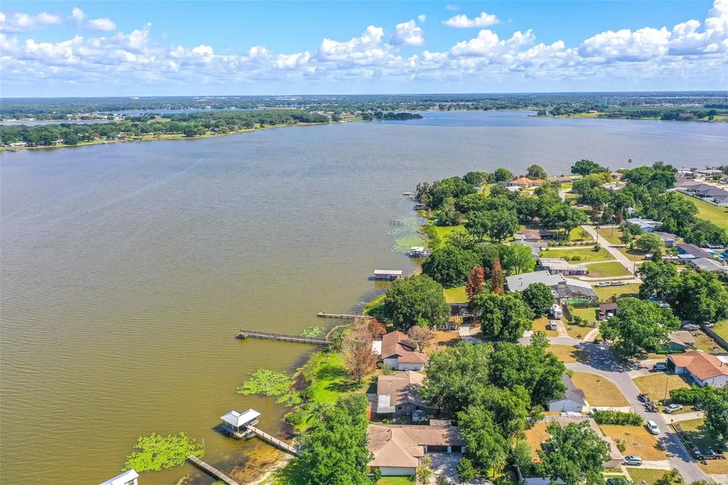 715 S Lakeside Terrace Eagle Lake FL 33839