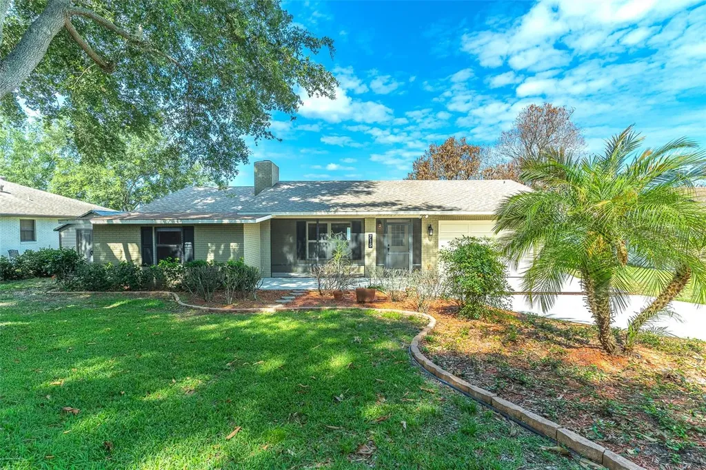 715 S Lakeside Terrace Eagle Lake FL 33839