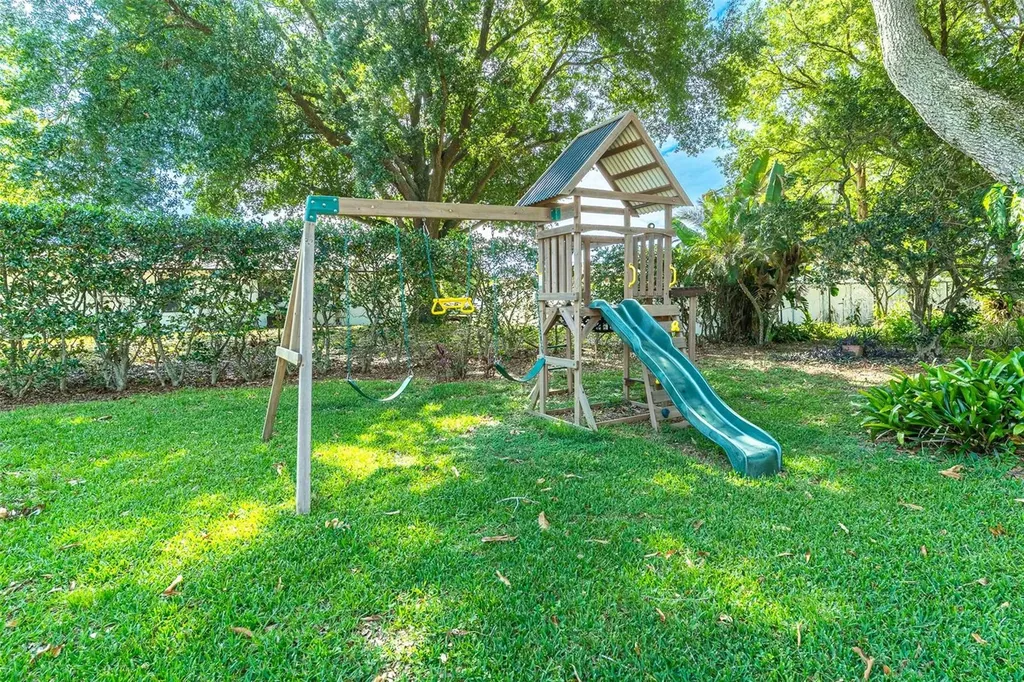 715 S Lakeside Terrace Eagle Lake FL 33839