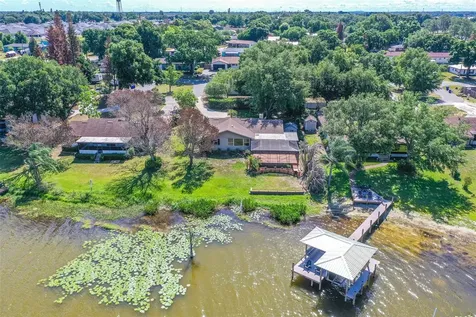 715 S Lakeside Terrace Eagle Lake FL 33839