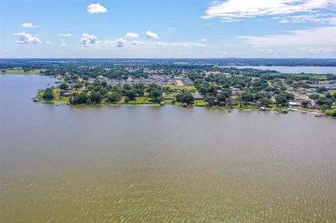 715 S Lakeside Terrace Eagle Lake FL 33839