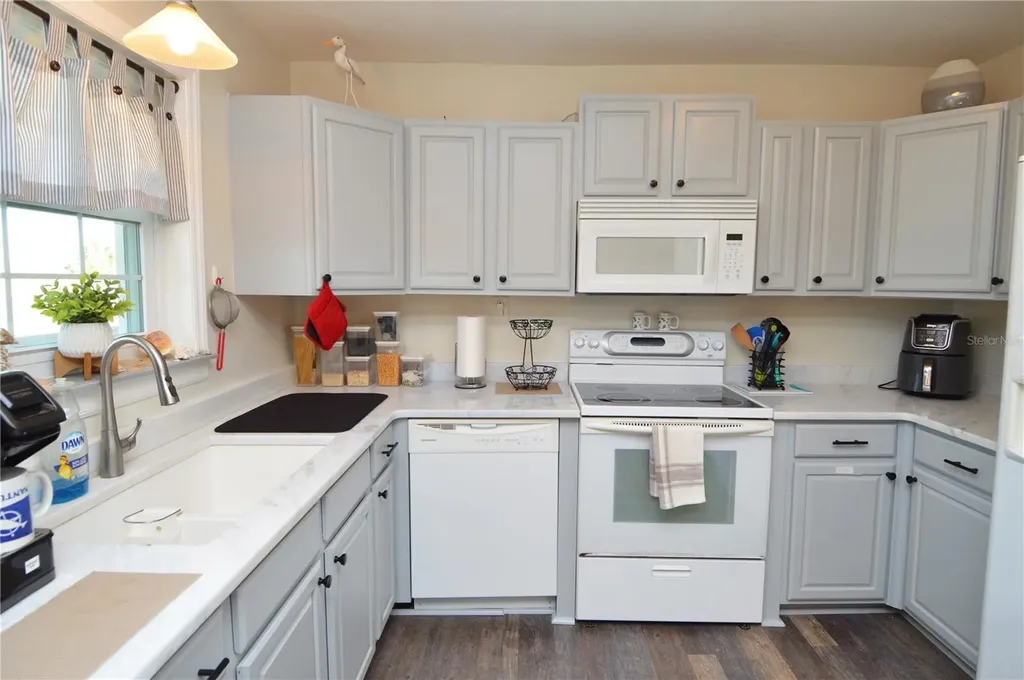 121 Seahorse Drive SE St Petersburg FL 33705