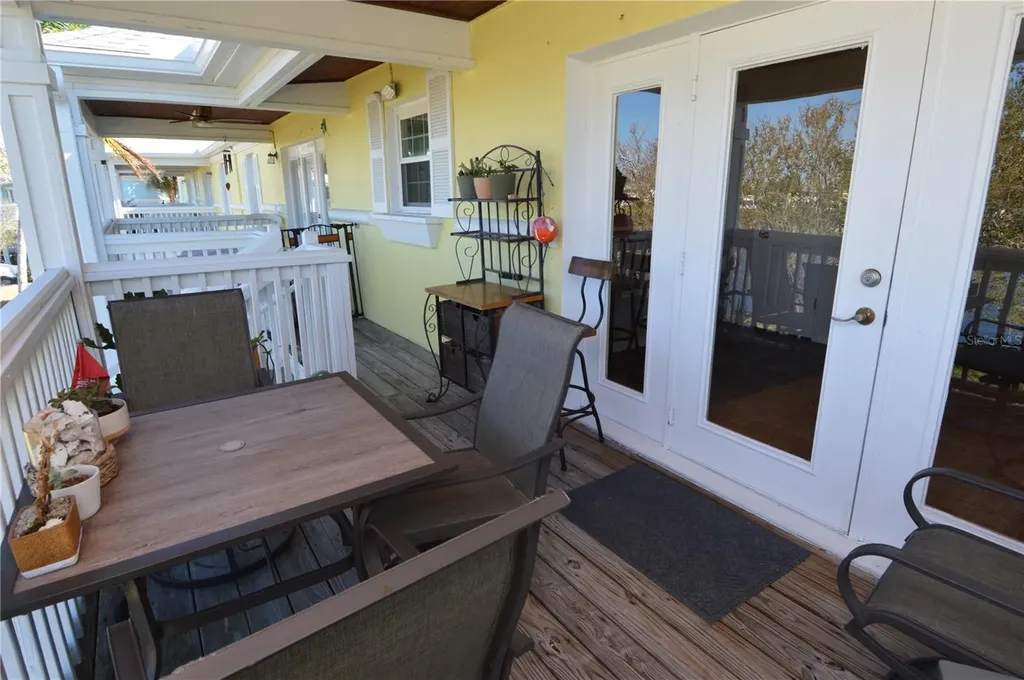 121 Seahorse Drive SE St Petersburg FL 33705