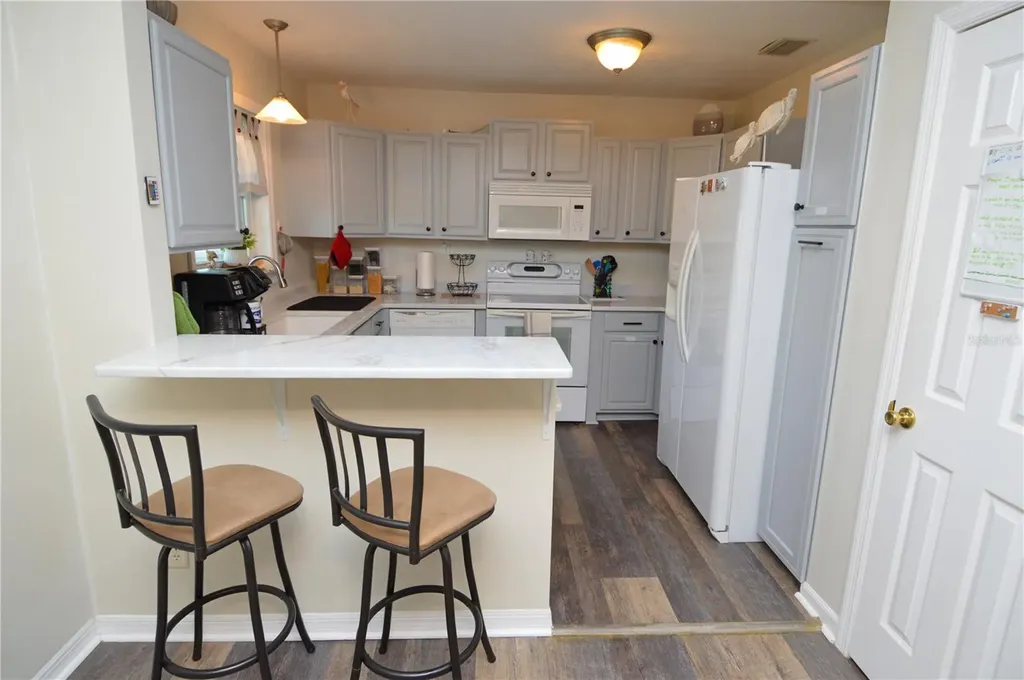 121 Seahorse Drive SE St Petersburg FL 33705