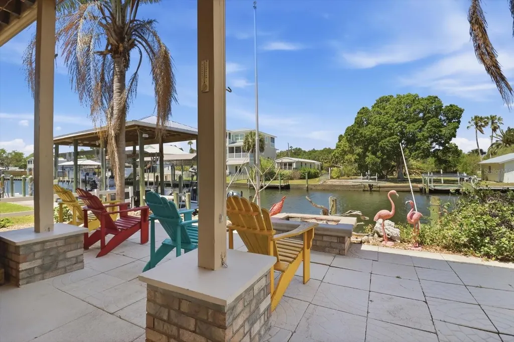 2882 N Comanche Point Crystal River FL 34429
