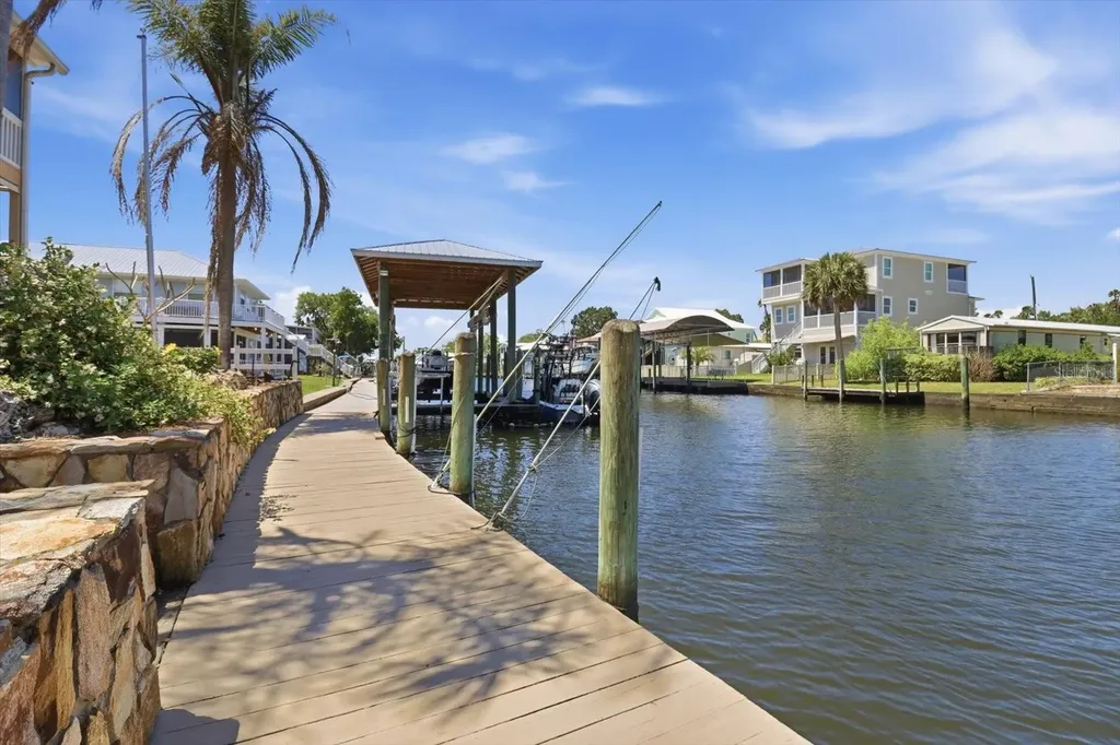 2882 N Comanche Point Crystal River FL 34429