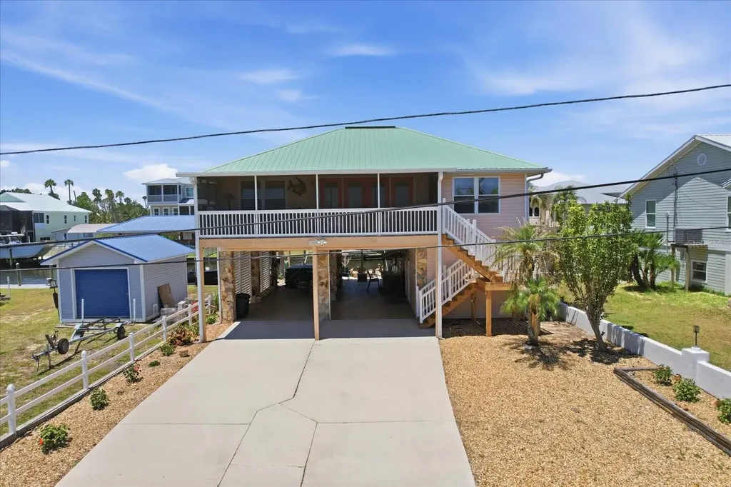 2882 N Comanche Point Crystal River FL 34429