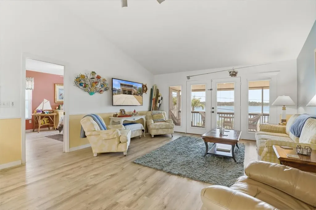 2882 N Comanche Point Crystal River FL 34429