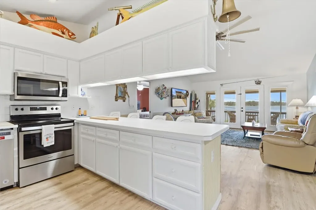 2882 N Comanche Point Crystal River FL 34429