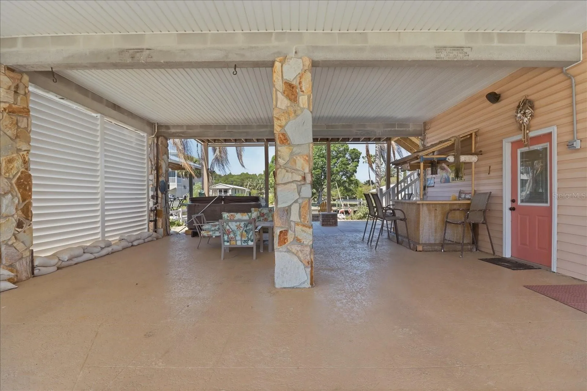 2882 N Comanche Point Crystal River FL 34429