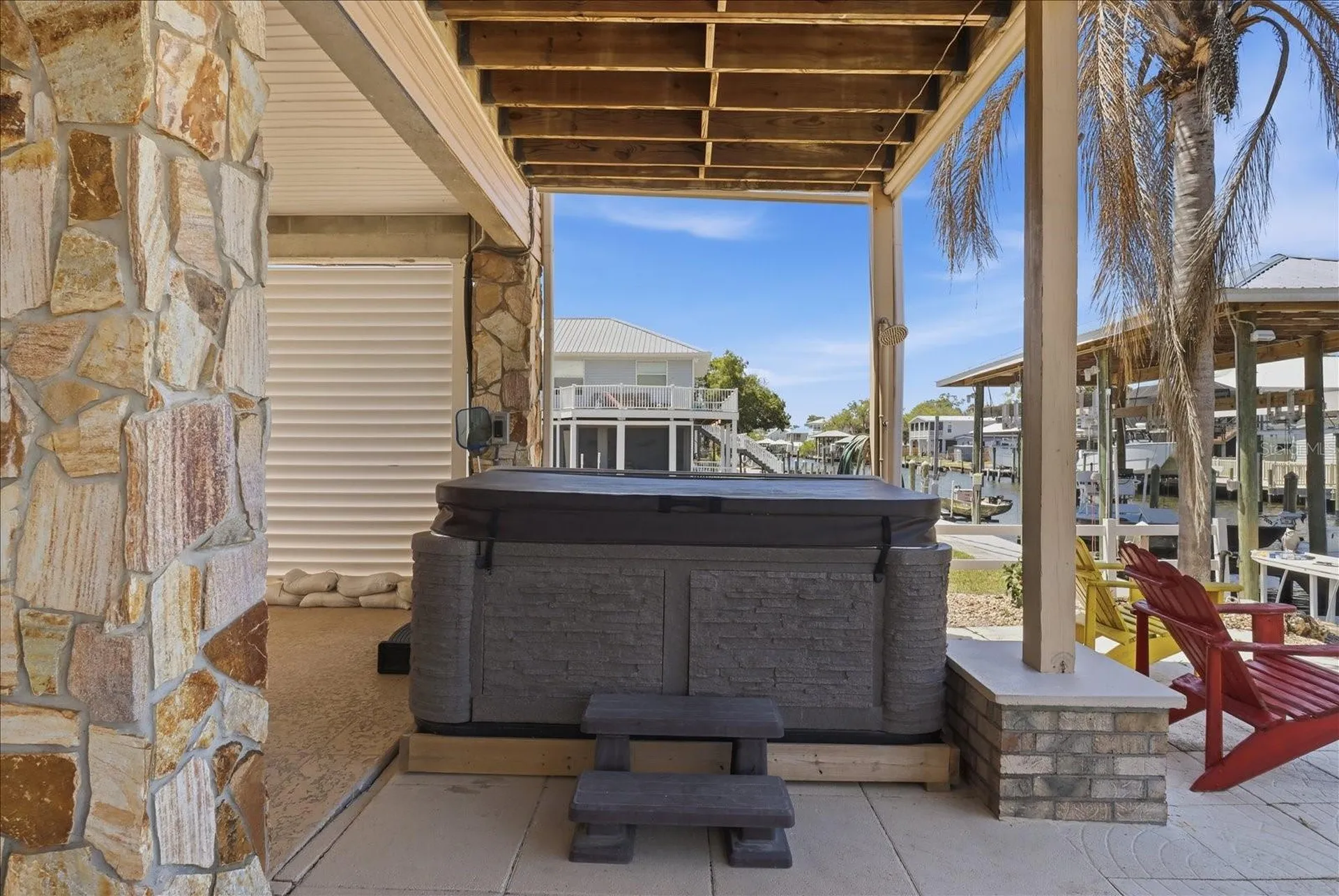 2882 N Comanche Point Crystal River FL 34429
