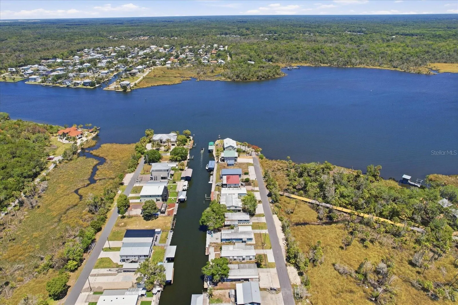 2882 N Comanche Point Crystal River FL 34429