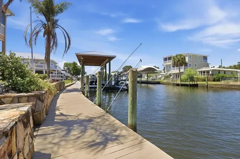 2882 N Comanche Point Crystal River FL 34429