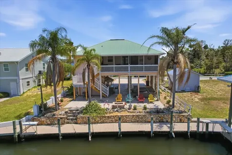 2882 N Comanche Point Crystal River FL 34429