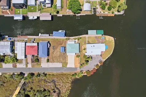 2882 N Comanche Point Crystal River FL 34429