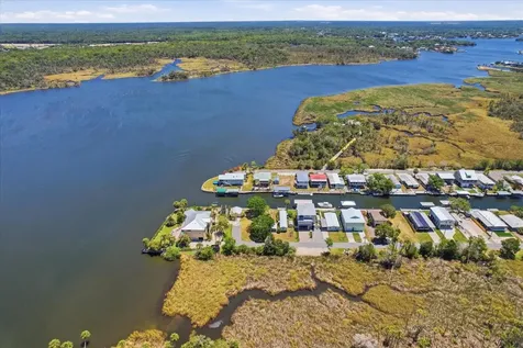 2882 N Comanche Point Crystal River FL 34429
