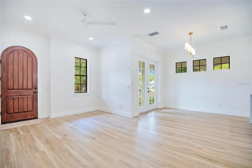 136 E Esther Street Orlando FL 32806