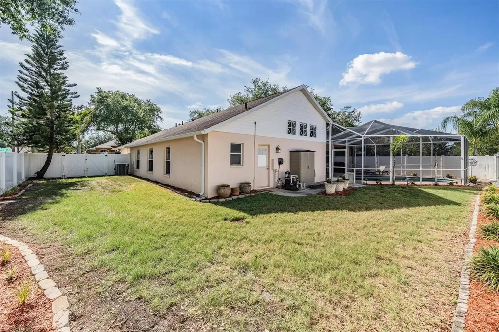 1821 Palm Ridge Place Valrico FL 33594