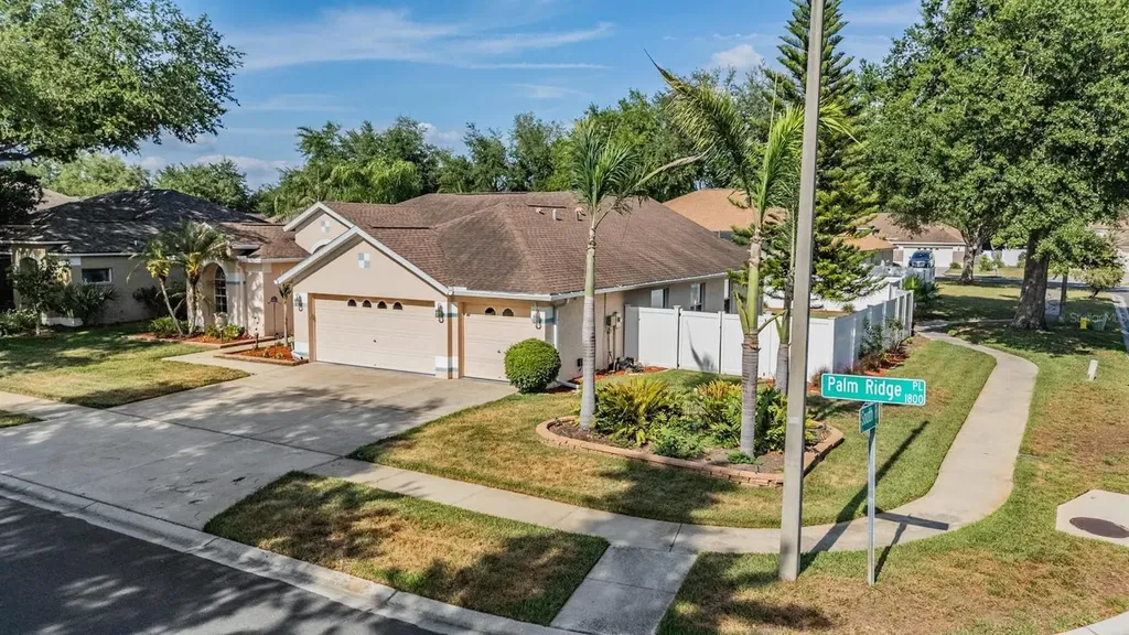 1821 Palm Ridge Place Valrico FL 33594