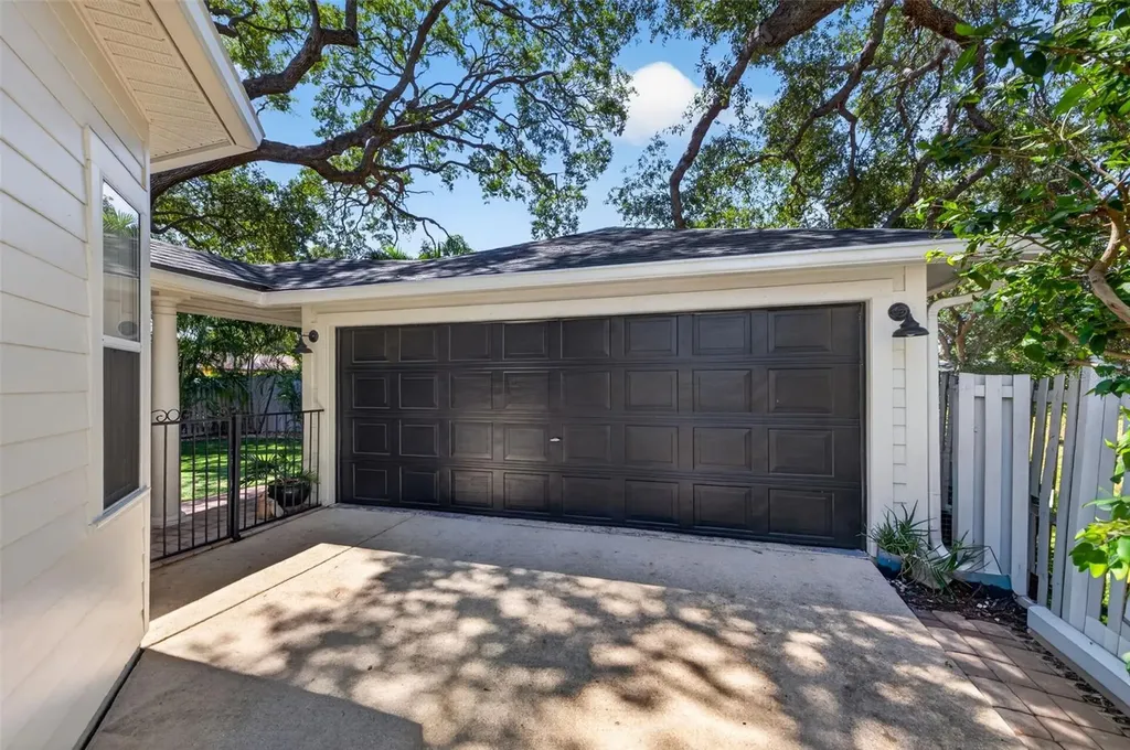 2812 W Paxton Avenue Tampa FL 33611