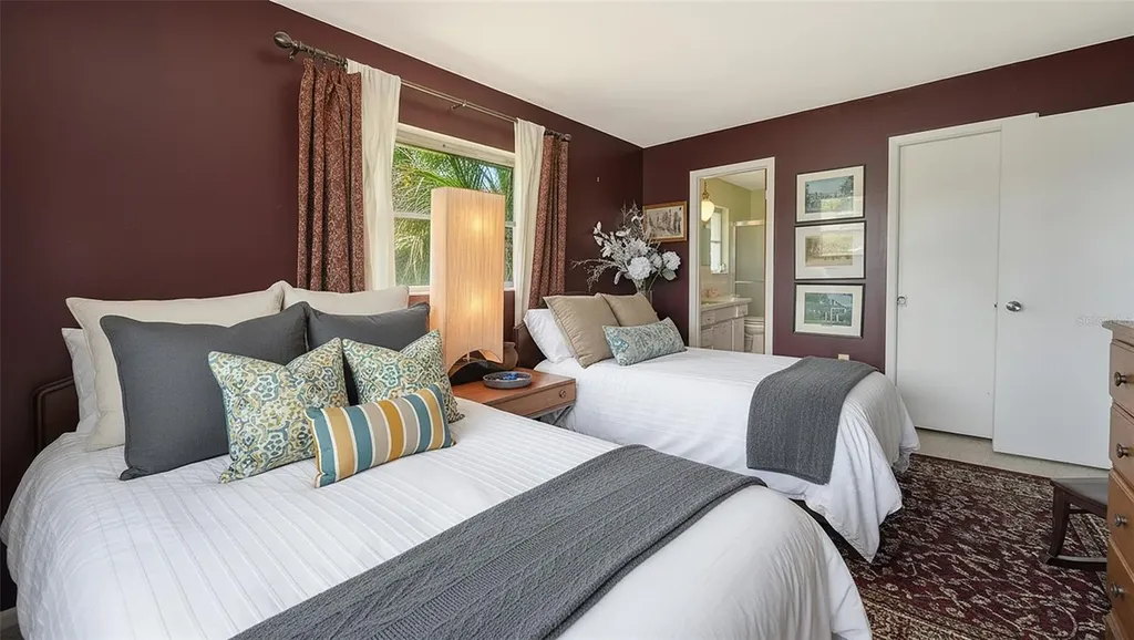 2436 Breakwater Circle Sarasota FL 34231