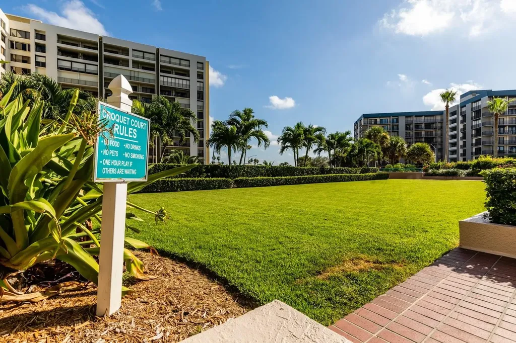1560 Gulf Boulevard Clearwater Beach FL 33767