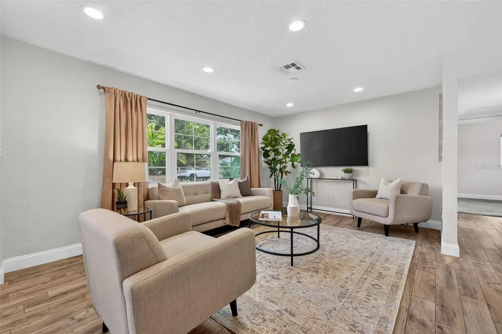 6740 31st Avenue N St Petersburg FL 33710