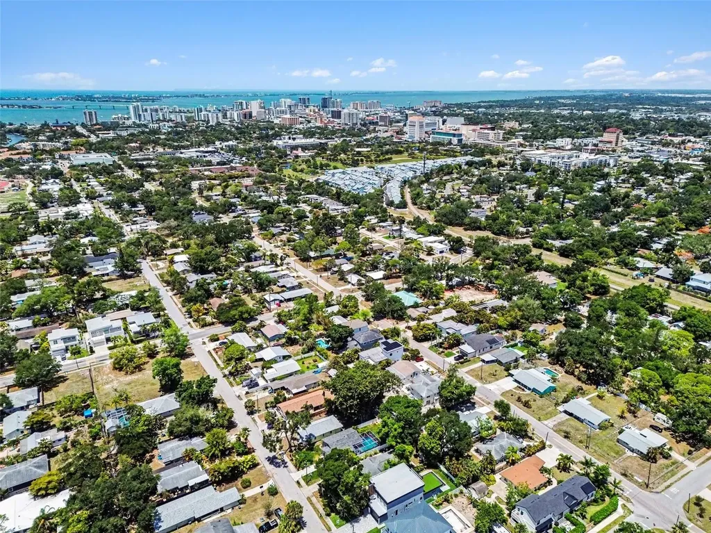 2424 Wood Street Sarasota FL 34237