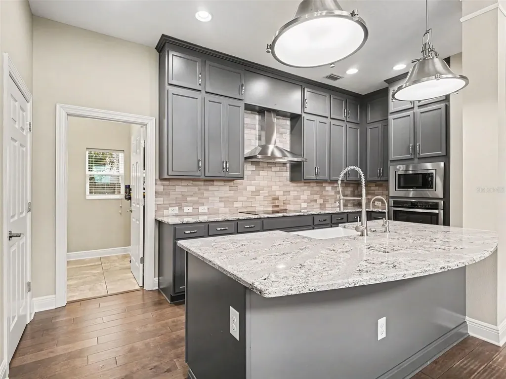2424 Wood Street Sarasota FL 34237