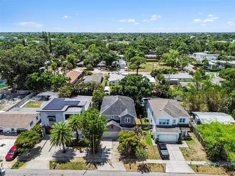 2424 Wood Street Sarasota FL 34237