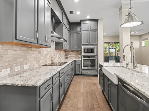 2424 Wood Street Sarasota FL 34237