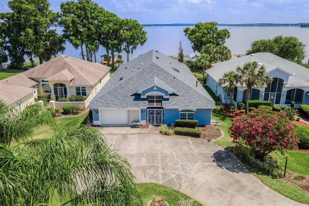 6274 Sailboat Avenue Tavares FL 32778