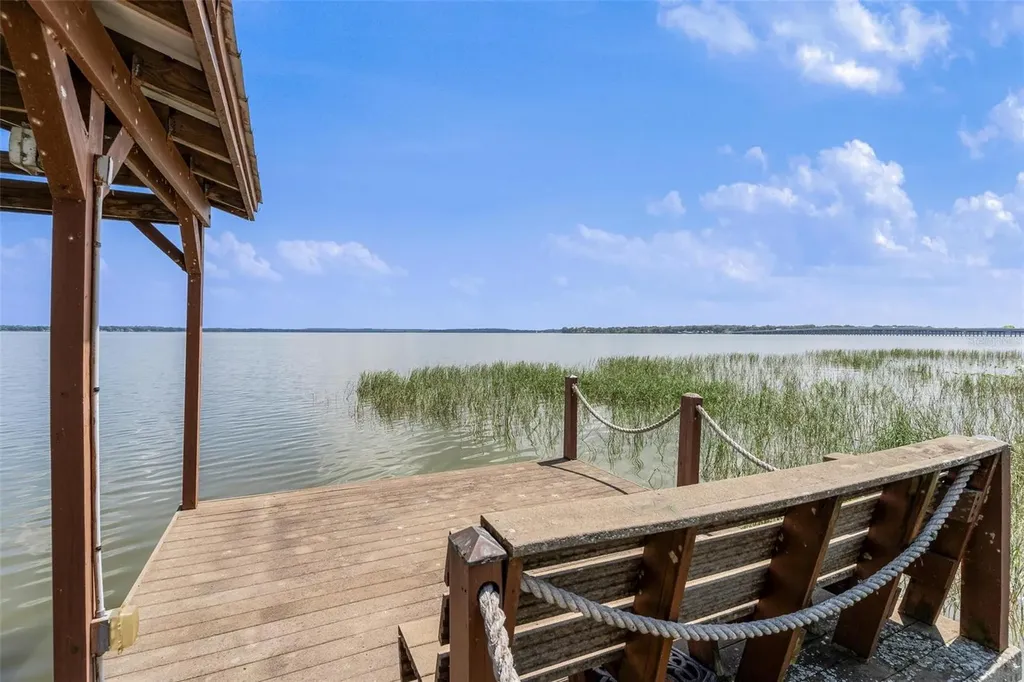 6274 Sailboat Avenue Tavares FL 32778