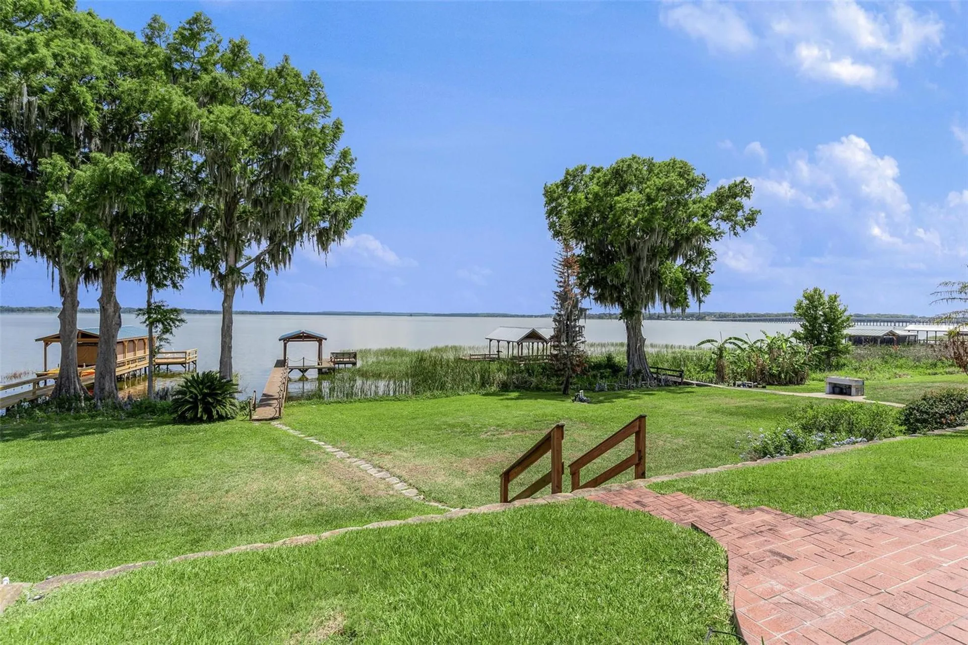 6274 Sailboat Avenue Tavares FL 32778