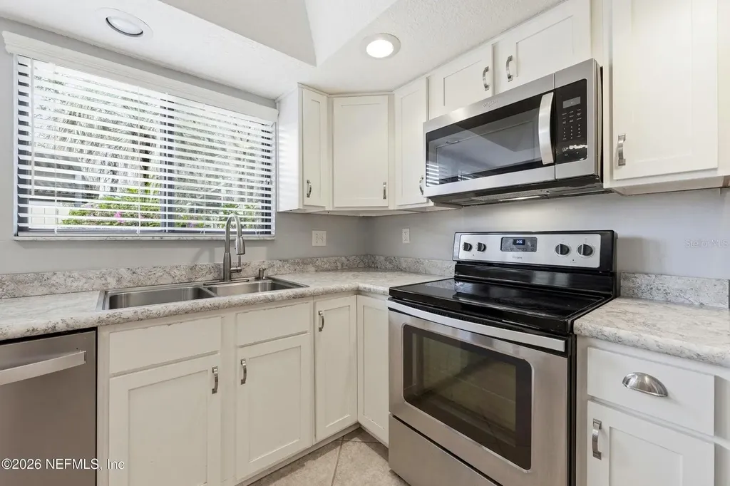 8153 Sutton Place N Jacksonville FL 32217