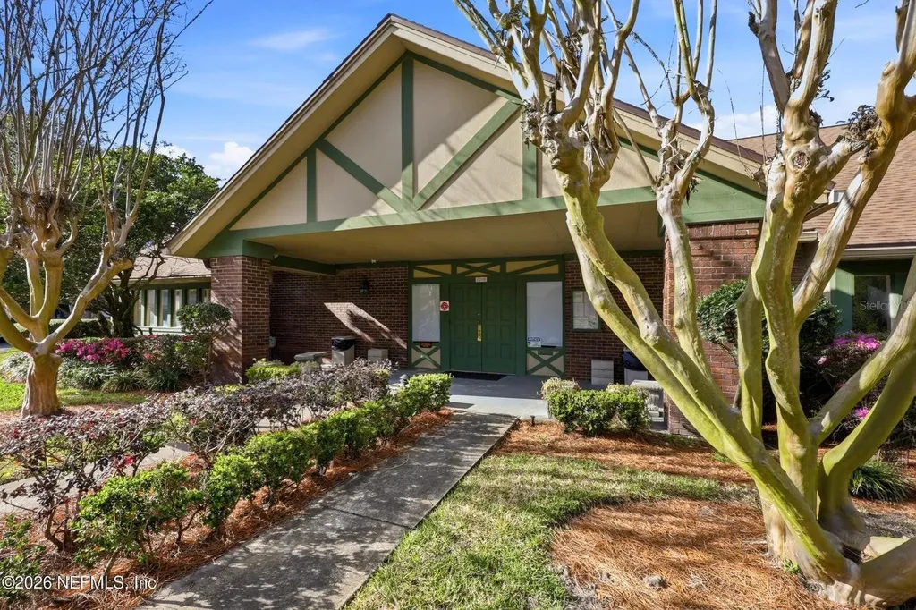 8153 Sutton Place N Jacksonville FL 32217