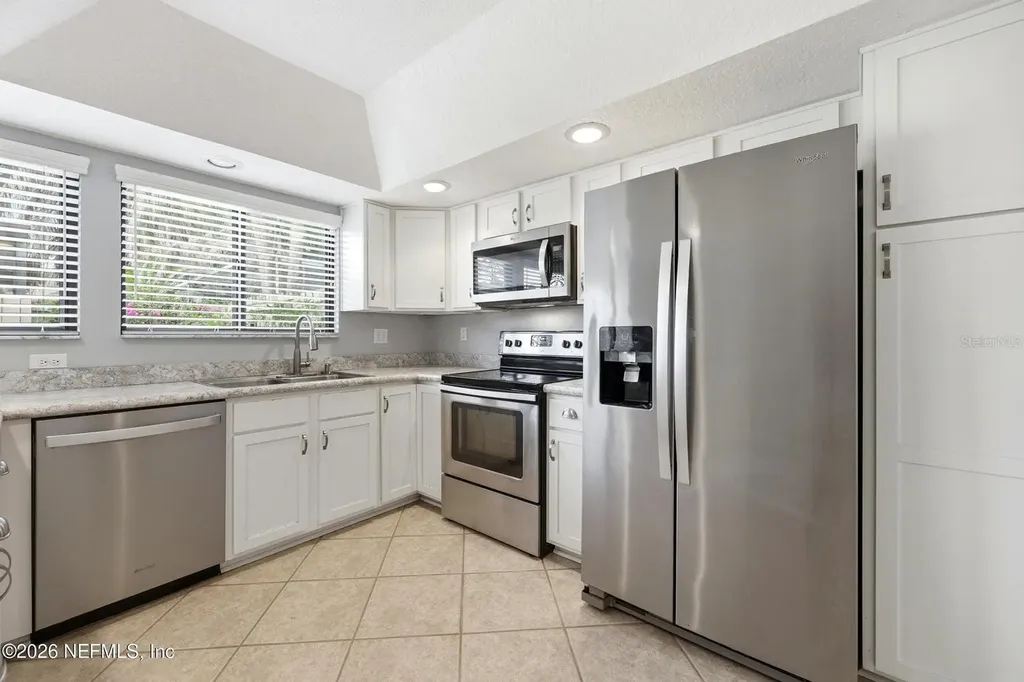 8153 Sutton Place N Jacksonville FL 32217