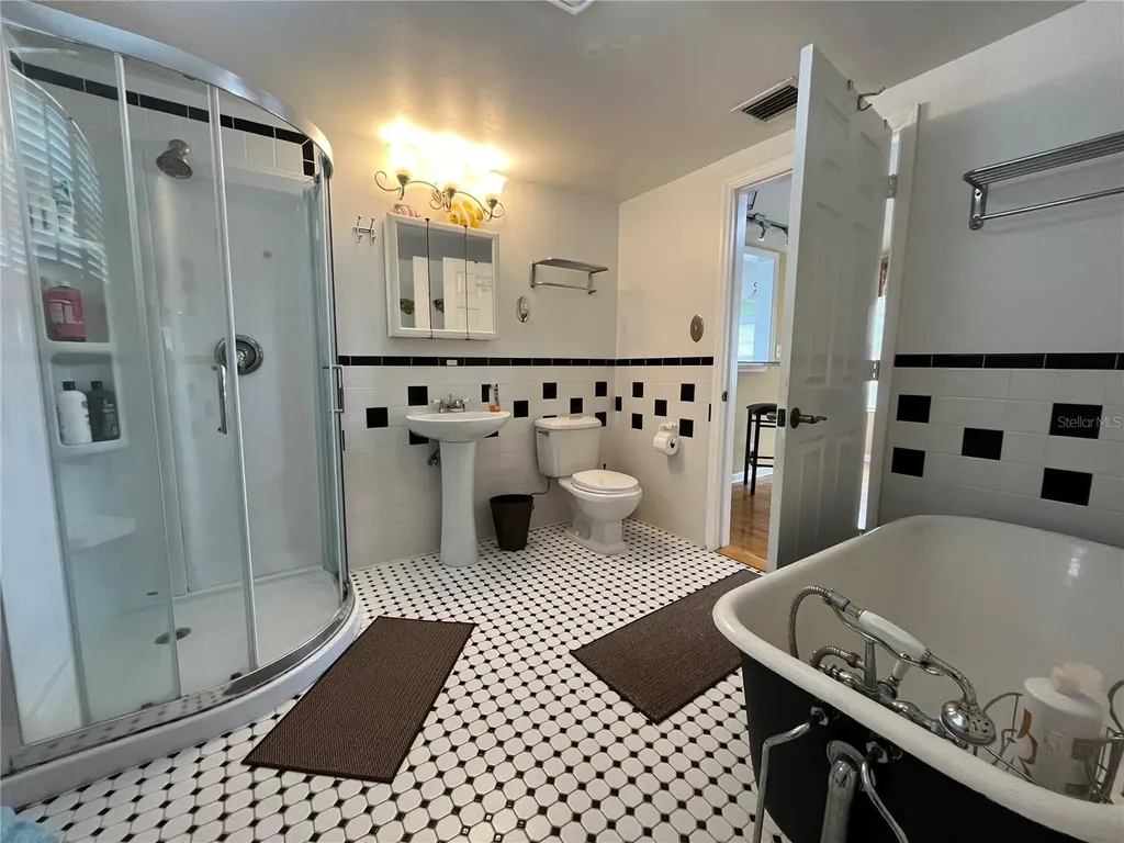 1412 36th Avenue N St Petersburg FL 33704