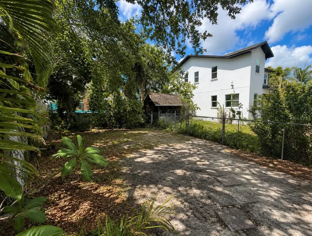 1412 36th Avenue N St Petersburg FL 33704