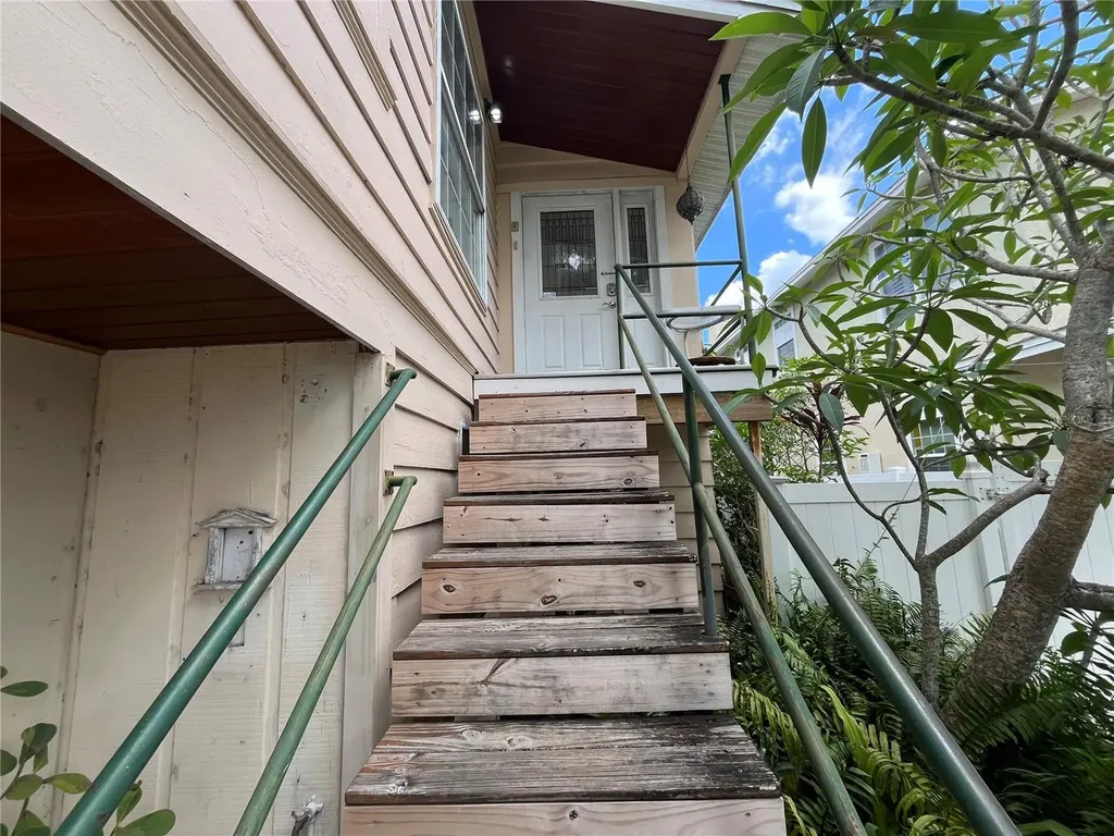 1412 36th Avenue N St Petersburg FL 33704