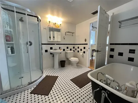 1412 36th Avenue N St Petersburg FL 33704