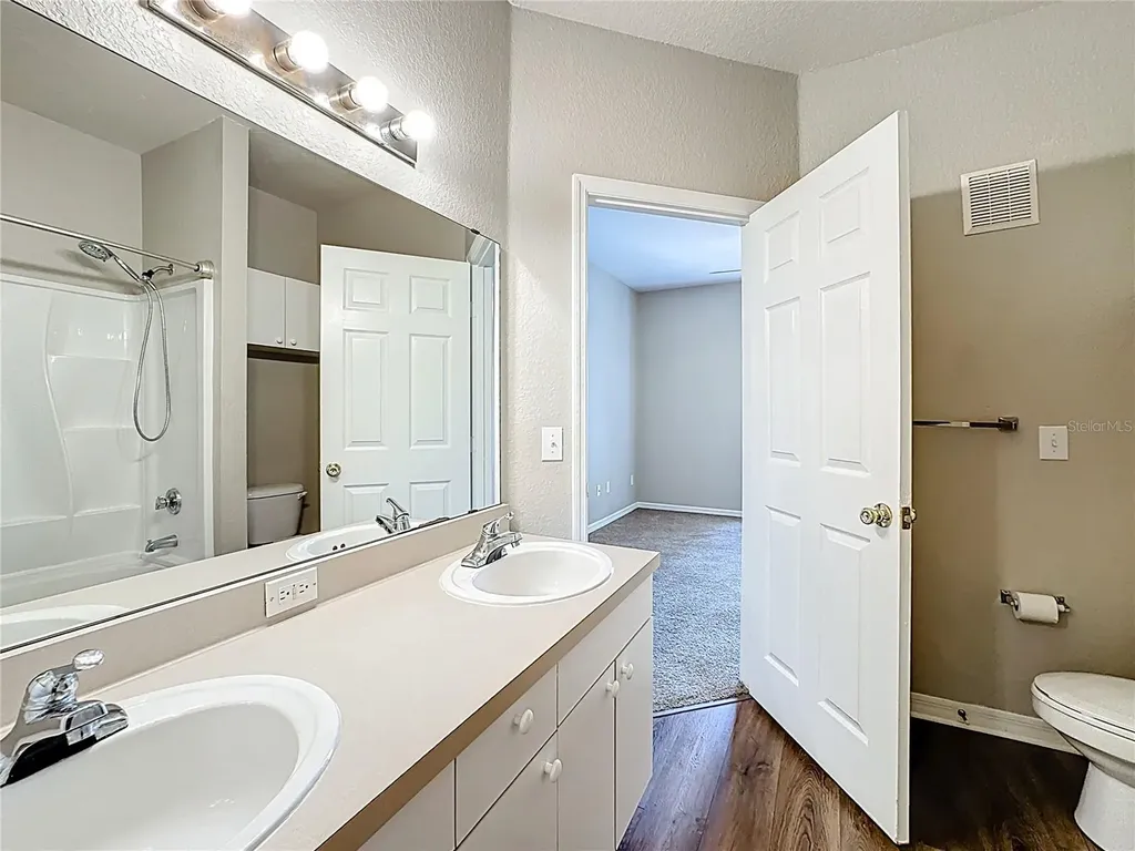 3593 Conroy Road Orlando FL 32839