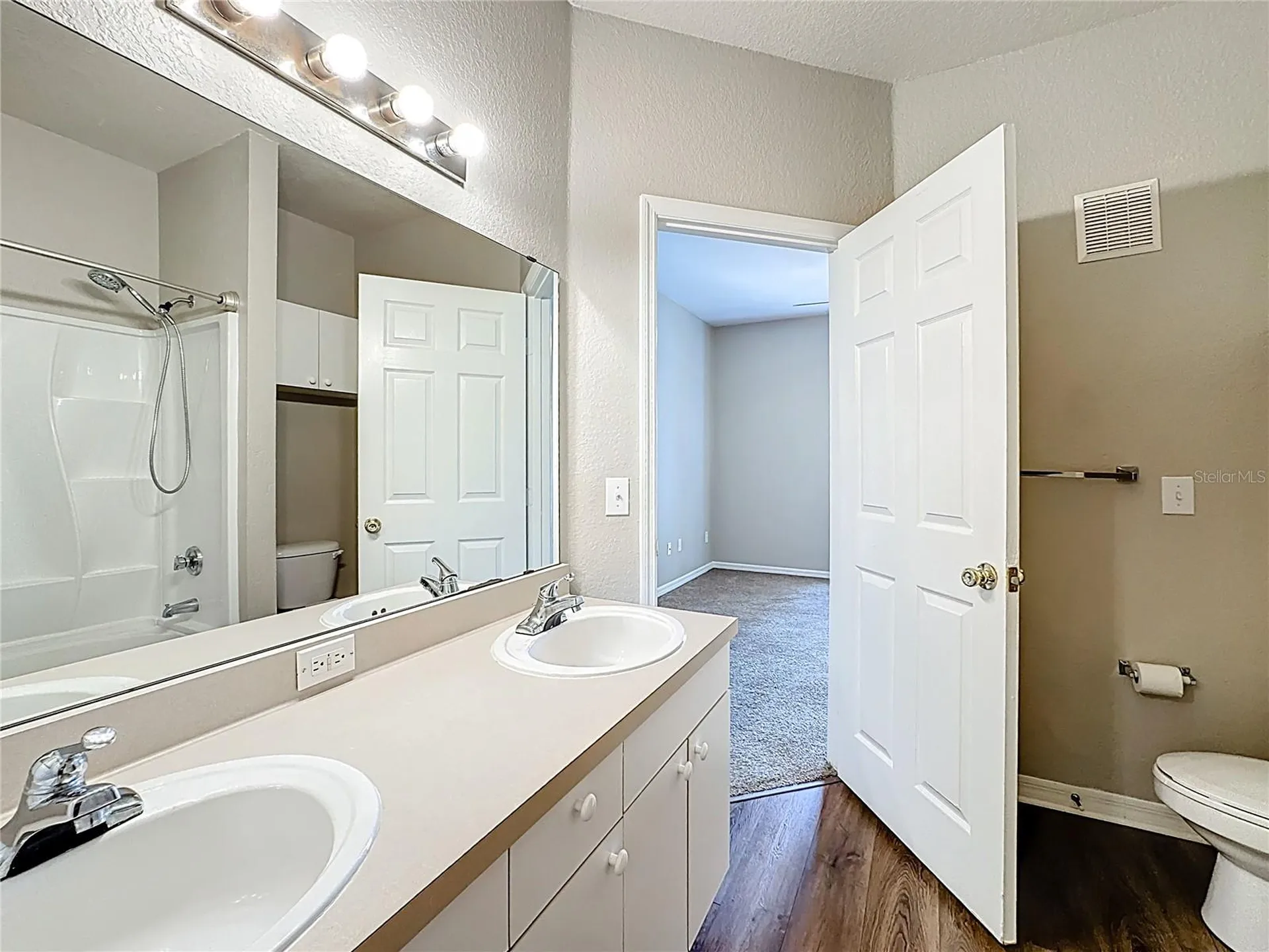 3593 Conroy Road Orlando FL 32839