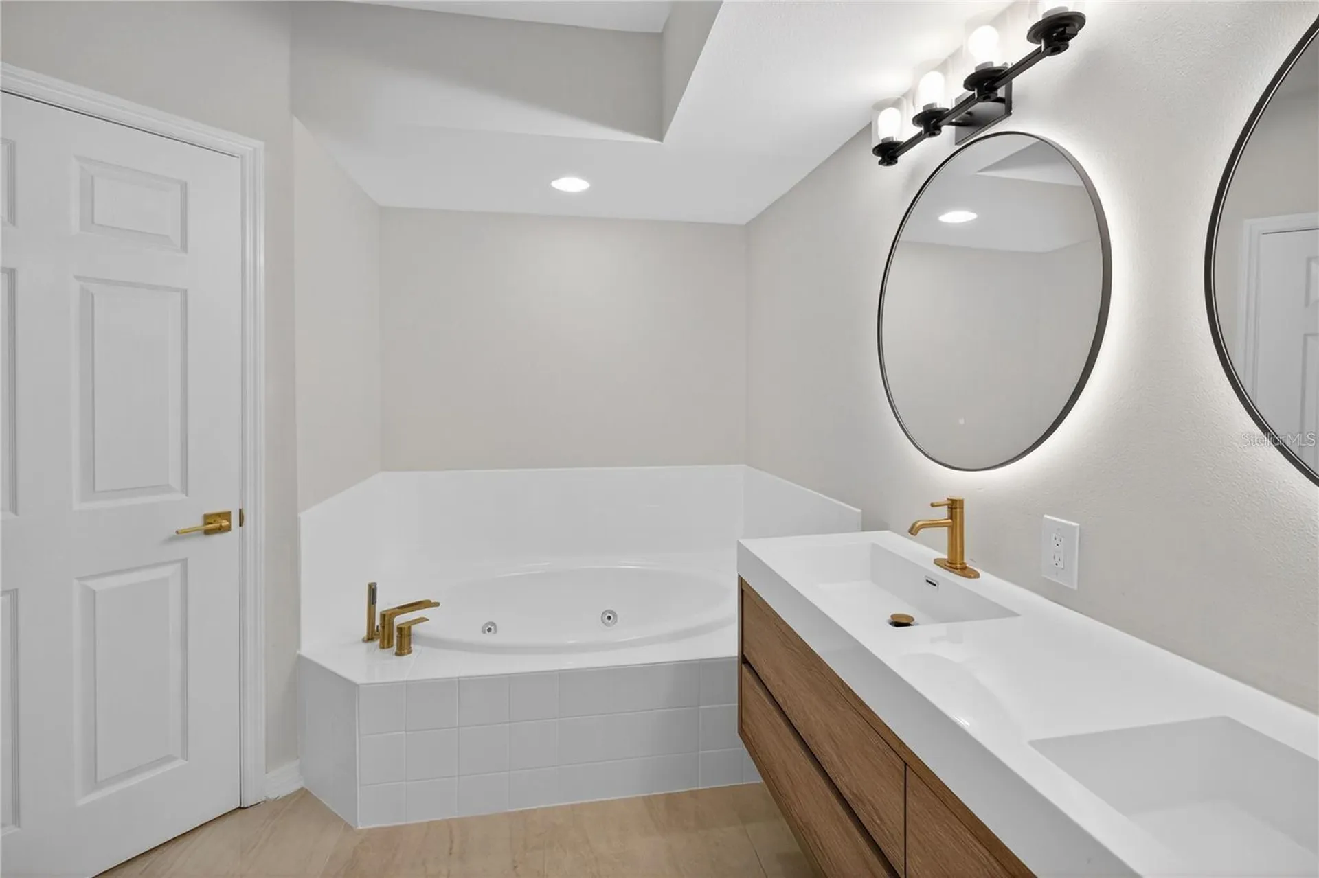 5430 Eagles Point Circle Sarasota FL 34231